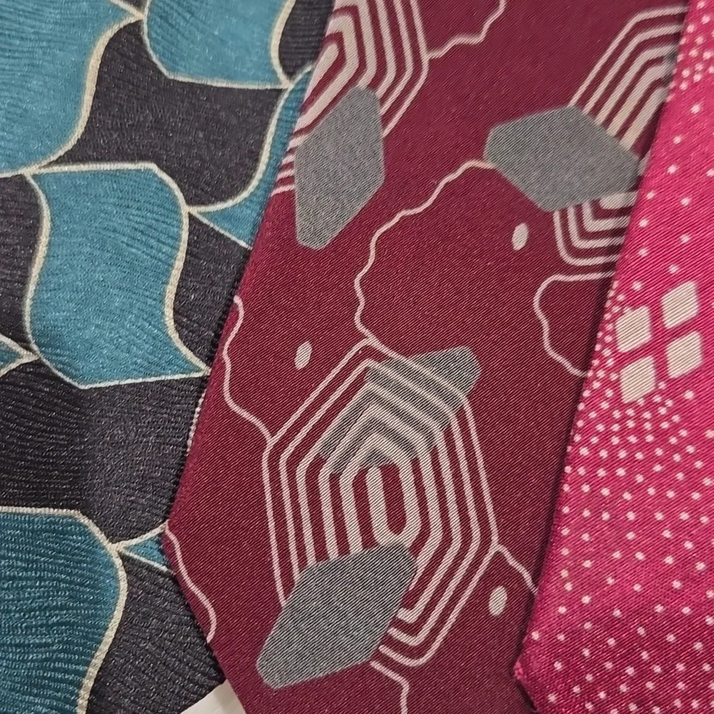 Giorgio Armani bundle of 5 silk ties red, green, burgundy,  cream, black, gray